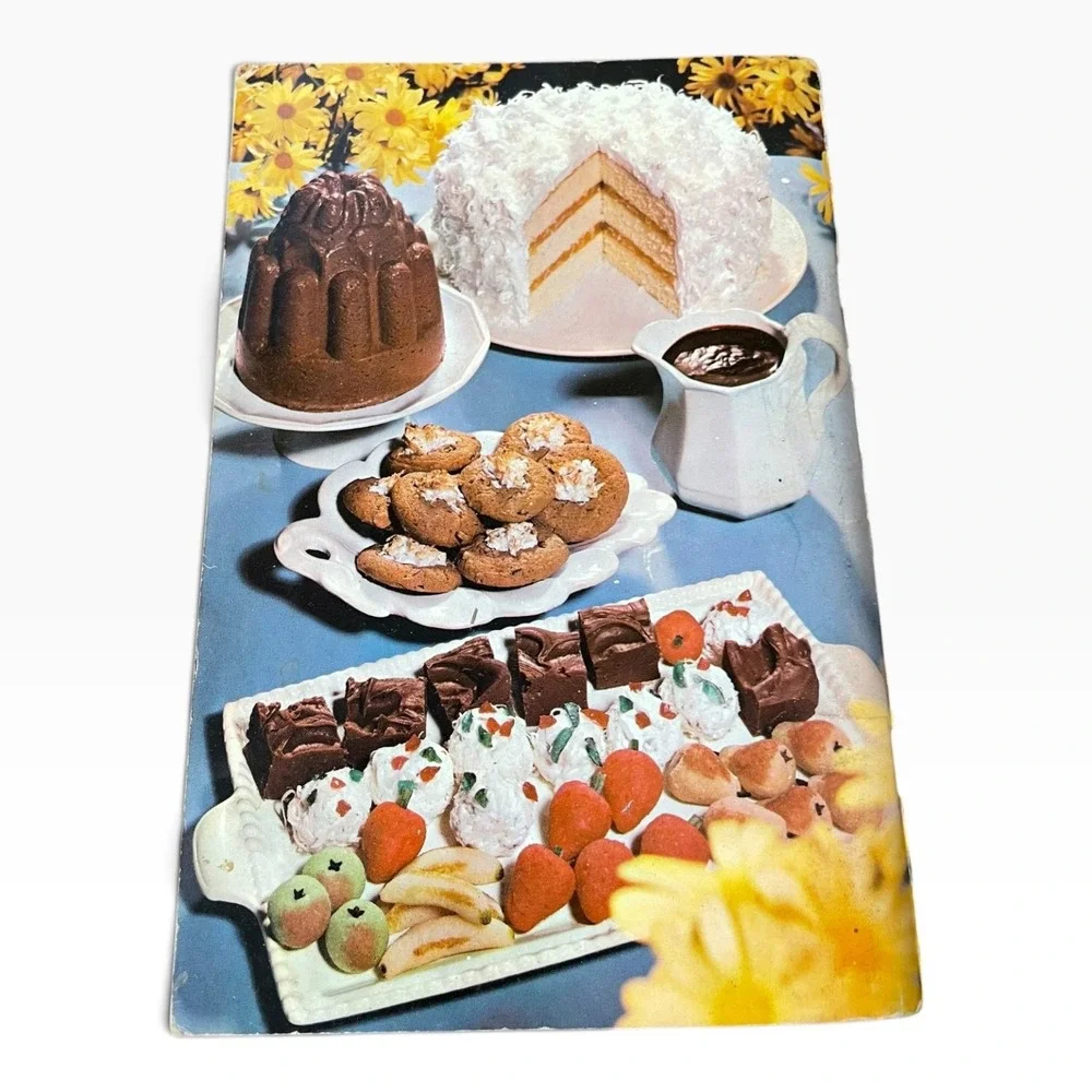 Vintage Baker's Chocolate & Coconut Favorites Cookbook General Foods Kitchens